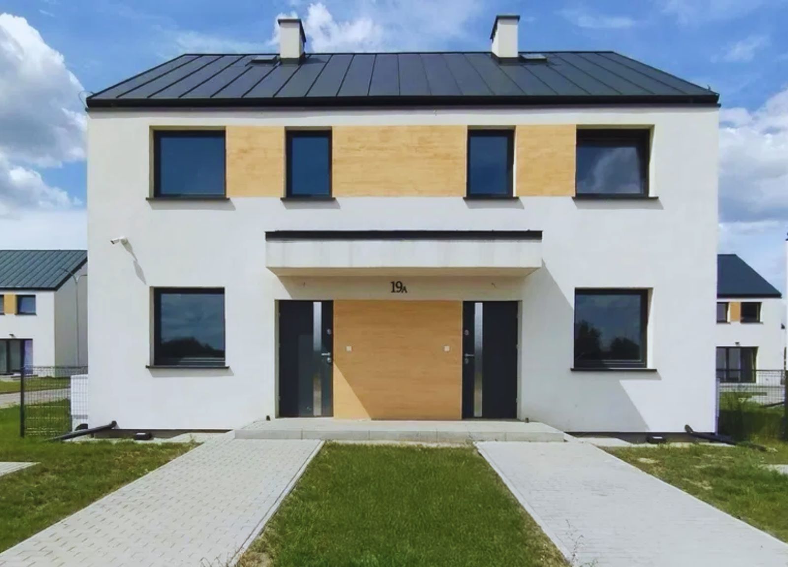 Front domu w zabudowie bliźniaczej